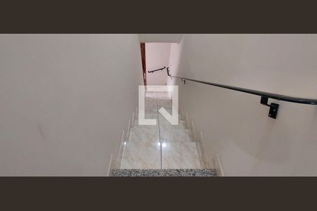 Casa à venda com 311m², 3 quartos e 2 vagas Casa à venda com 311m², 3 quartos e 2 vagasEscada