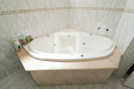 Casa à venda com 350m², 4 quartos e 5 vagasBanheiro da Suíte 4