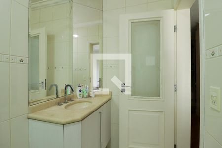 Casa à venda com 350m², 4 quartos e 5 vagasBanheiro da Suíte 3