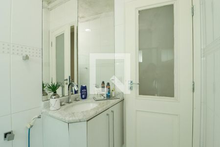 Casa à venda com 350m², 4 quartos e 5 vagasBanheiro da Suíte 1