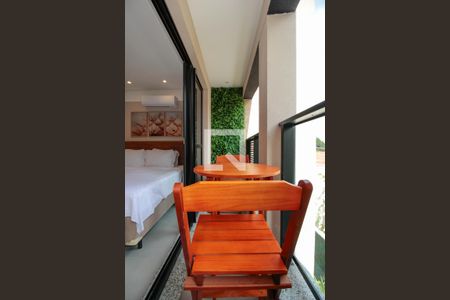 Studio para alugar com 32m², 1 quarto e sem vaga Studio para alugar com 32m², 1 quarto e sem vagaVaranda