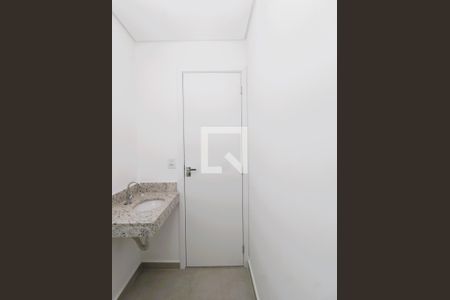 Banheiro de apartamento para alugar com 2 quartos, 47m² em Vila Medeiros, São Paulo