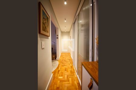 Corredor de apartamento para alugar com 3 quartos, 127m² em Bela Vista, São Paulo