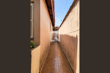 Casa à venda com 110m², 3 quartos e 2 vagas Casa à venda com 110m², 3 quartos e 2 vagasCorredor