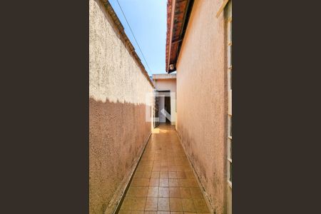 Casa à venda com 110m², 3 quartos e 2 vagas Casa à venda com 110m², 3 quartos e 2 vagasCorredor