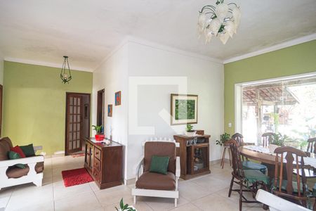 Sala de casa à venda com 5 quartos, 300m² em Itaipu, Niterói