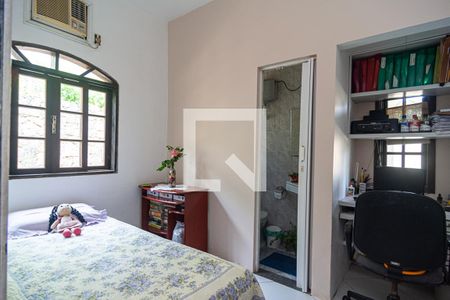 Casa à venda com 300m², 5 quartos e 3 vagasSuíte 1