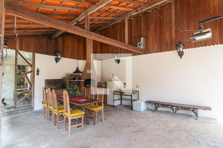 Casa à venda com 300m², 5 quartos e 3 vagasQuintal