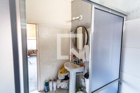 Casa para alugar com 379m², 4 quartos e 4 vagasBanheiro da Suíte 3 na Casa de Fundos