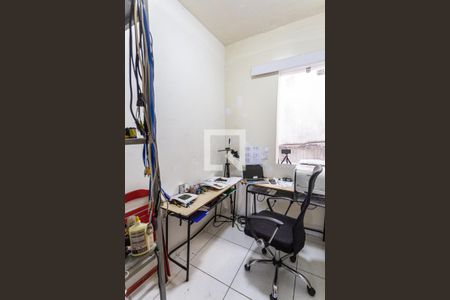 Casa para alugar com 379m², 4 quartos e 4 vagasEscritório