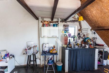 Casa para alugar com 379m², 4 quartos e 4 vagasCozinha da Casa de Fundos