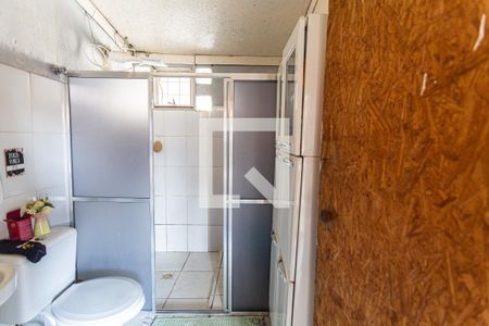 Casa para alugar com 379m², 4 quartos e 4 vagasBanheiro da Suíte 3 na Casa de Fundos