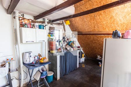 Casa para alugar com 379m², 4 quartos e 4 vagasCozinha da Casa de Fundos