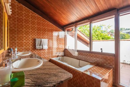 Casa de condomínio à venda com 413m², 3 quartos e 2 vagasBanheiro 2