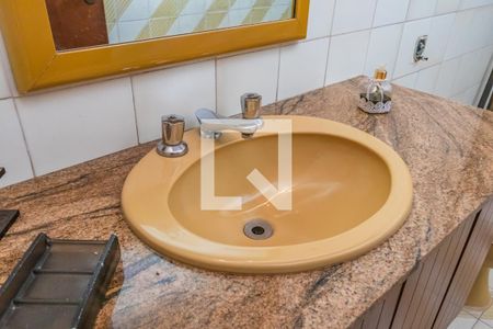 Casa de condomínio à venda com 413m², 3 quartos e 2 vagasBanheiro 1