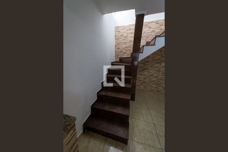 Escada de casa à venda com 2 quartos, 200m² em Vila Antonieta, São Paulo