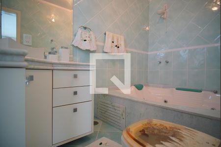 Casa à venda com 262m², 3 quartos e 3 vagasBanheiro da Suíte