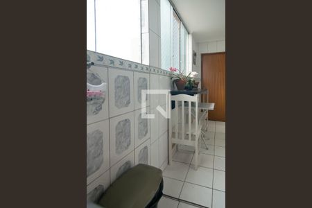 Apartamento à venda com 108m², 3 quartos e 1 vagaÁrea de Serviço