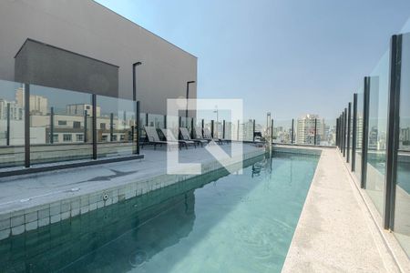 Studio para alugar com 32m², 1 quarto e sem vaga Studio para alugar com 32m², 1 quarto e sem vagaÁrea comum - Piscina