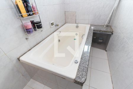 Casa à venda com 300m², 4 quartos e 1 vagaBanheira da Suíte 1