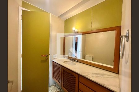 Apartamento para alugar com 95m², 2 quartos e 1 vaga Apartamento para alugar com 95m², 2 quartos e 1 vagaBanheiro social