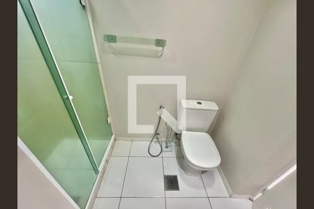 Apartamento para alugar com 95m², 2 quartos e 1 vaga Apartamento para alugar com 95m², 2 quartos e 1 vagaBanheiro da suíte