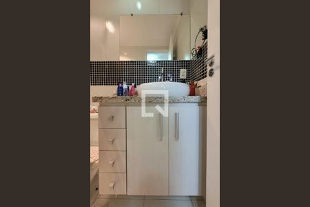 Apartamento à venda com 71m², 3 quartos e 1 vagaBanheiro da suíte