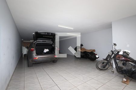 Casa à venda com 325m², 5 quartos e 6 vagasGaragem
