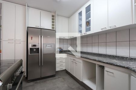 Casa à venda com 325m², 5 quartos e 6 vagasCozinha