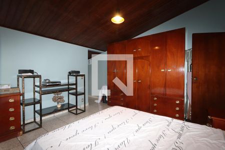 Casa à venda com 325m², 5 quartos e 6 vagasSuíte 2