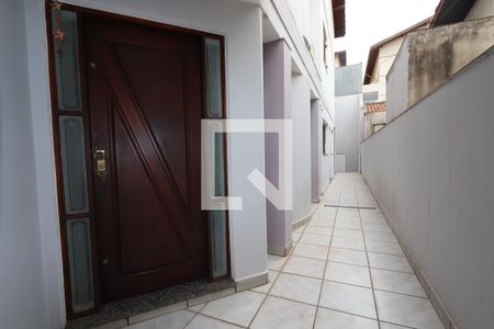 Casa à venda com 325m², 5 quartos e 6 vagasCorredor Lateral
