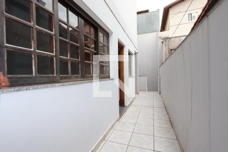 Casa à venda com 325m², 5 quartos e 6 vagasCorredor Lateral