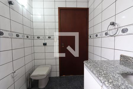 Casa à venda com 325m², 5 quartos e 6 vagasBanheiro Social