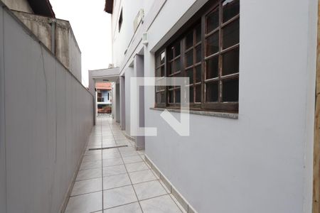 Casa à venda com 325m², 5 quartos e 6 vagasCorredor Lateral
