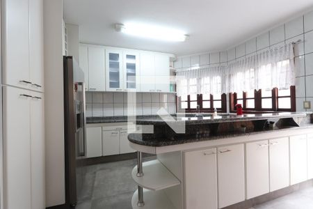 Casa à venda com 325m², 5 quartos e 6 vagasCozinha