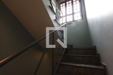 Casa à venda com 325m², 5 quartos e 6 vagasEscadas