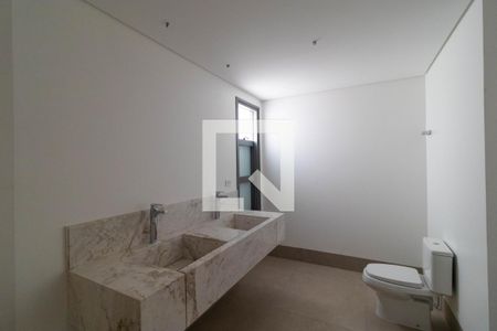 Apartamento à venda com 317m², 4 quartos e 4 vagasBanheiro da Suíte 03