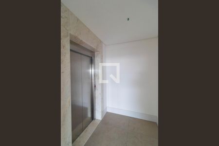 Apartamento à venda com 317m², 4 quartos e 4 vagasSalas