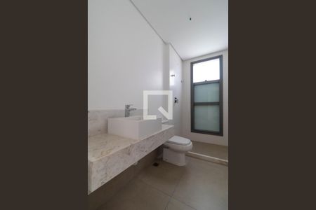 Apartamento à venda com 317m², 4 quartos e 4 vagasBanheiro da Suíte 01