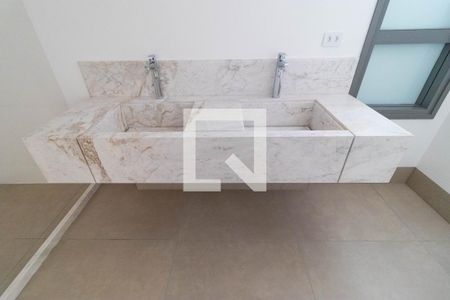 Apartamento à venda com 317m², 4 quartos e 4 vagasBanheiro da Suíte 03