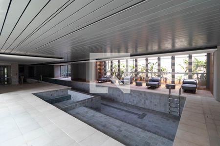 Apartamento à venda com 317m², 4 quartos e 4 vagasÁrea comum - Piscina coberta