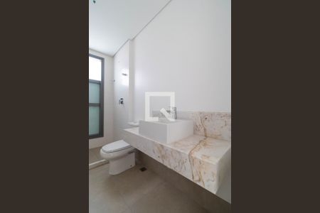 Apartamento à venda com 317m², 4 quartos e 4 vagasBanheiro da Suíte 02