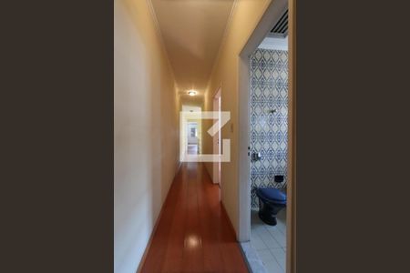 Casa à venda com 250m², 3 quartos e 2 vagasCorredor