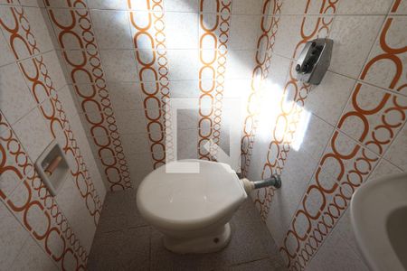 Casa à venda com 250m², 3 quartos e 2 vagasBanheiro de serviço