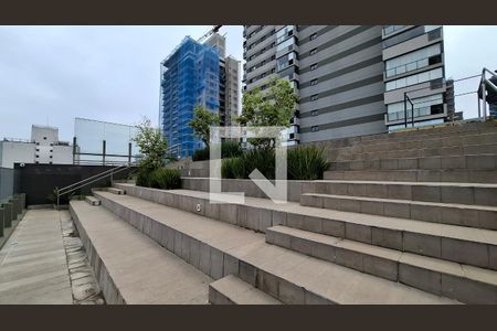 Studio para alugar com 28m², 1 quarto e sem vaga Studio para alugar com 28m², 1 quarto e sem vagaÁrea Comum - Piscina (arquibancada)