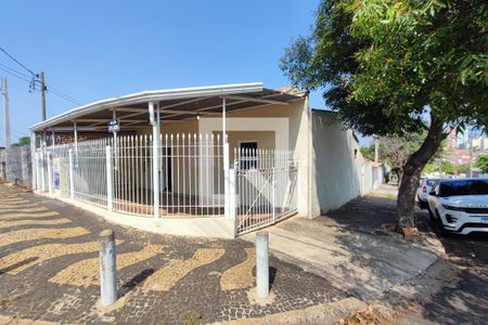 Casa à venda com 180m², 3 quartos e 2 vagasFachada