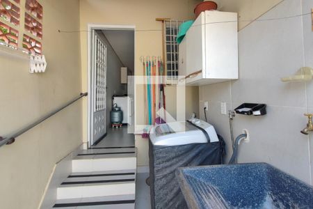 Casa à venda com 180m², 3 quartos e 2 vagasÁrea de Serviço