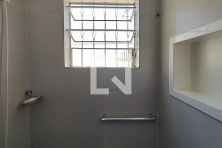 Casa à venda com 180m², 3 quartos e 2 vagasBanheiro