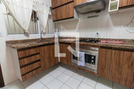 Casa à venda com 72m², 2 quartos e 2 vagasCozinha - Armários