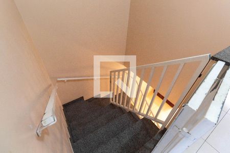 Casa à venda com 72m², 2 quartos e 2 vagasEscada